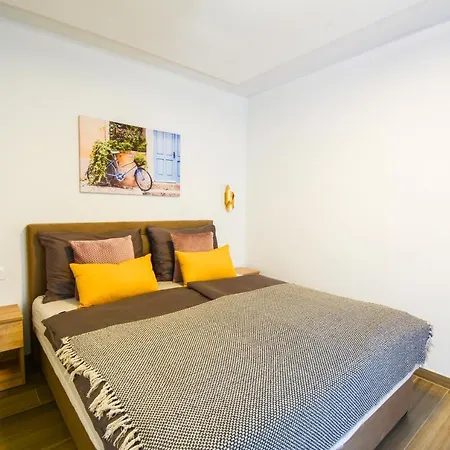 Apartament Grey&yellow *