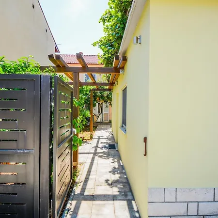 Grey&yellow 아파트 *