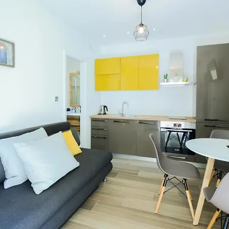 Apartman Grey&yellow *